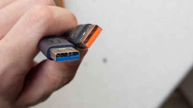 Cách dễ nhất để nhận biết cáp USB-C không hỗ trợ sạc nhanh - Ảnh 2.