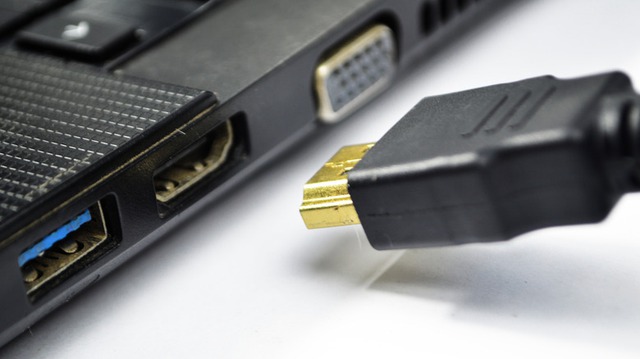 Sự thật về 'ma trận' cổng kết nối trên laptop khiến người dùng mất tiền oan - Ảnh 2.