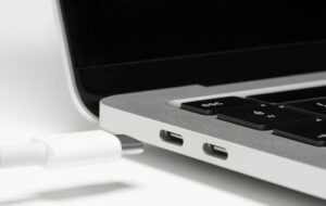 Sự thật về 'ma trận' cổng kết nối trên laptop khiến người dùng mất tiền oan