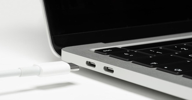 Sự thật về 'ma trận' cổng kết nối trên laptop khiến người dùng mất tiền oan - Ảnh 1.