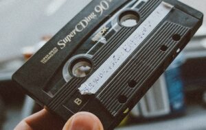 Sau hàng chục năm biến mất, băng cassette bất ngờ quay lại