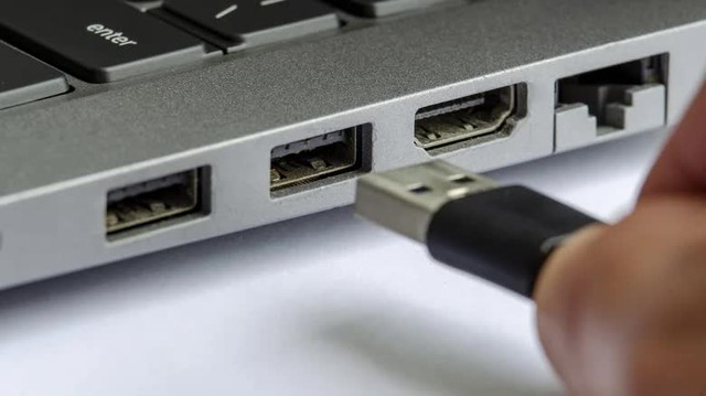 Tuyệt chiêu giúp xác định chiều cắm USB chỉ trong vài giây - Ảnh 1.