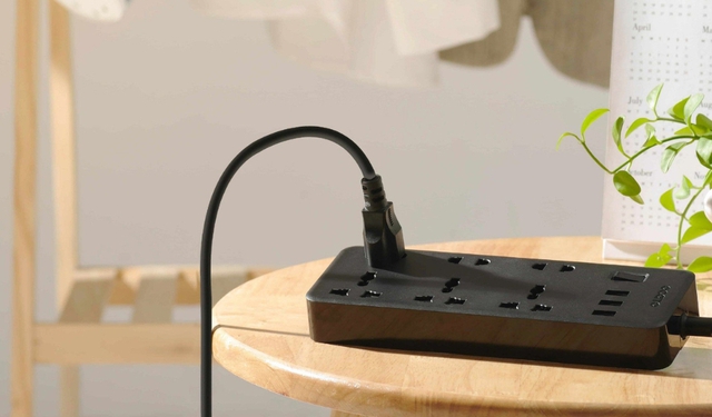 Những rủi ro khó nhận ra với ổ cắm điện nối dài có cổng USB - Ảnh 1.