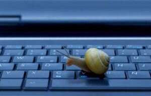 Tại sao PC Windows càng dùng lâu càng chậm?