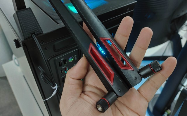 Đây là lý do máy tính để bàn vẫn phải dùng ăng-ten Wi-Fi rời - Ảnh 1.