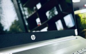 Hàng loạt laptop HP cao cấp đột ngột biến thành 'cục gạch' sau một đêm