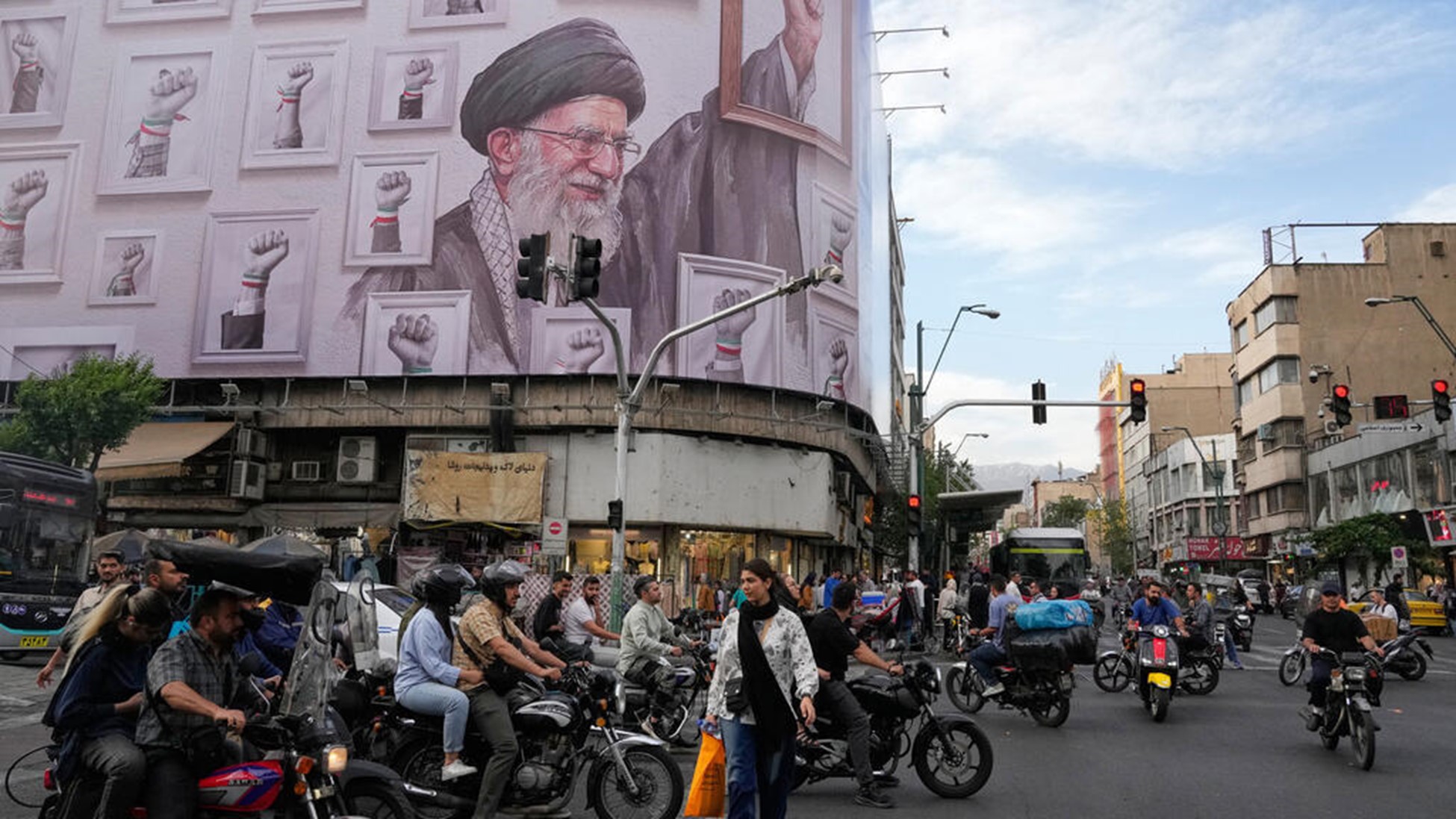 Tề Lan muốn biến tang lễ khổng lồ của giáo chủ Khamenei thành cơ hội tái sinh của chế độ